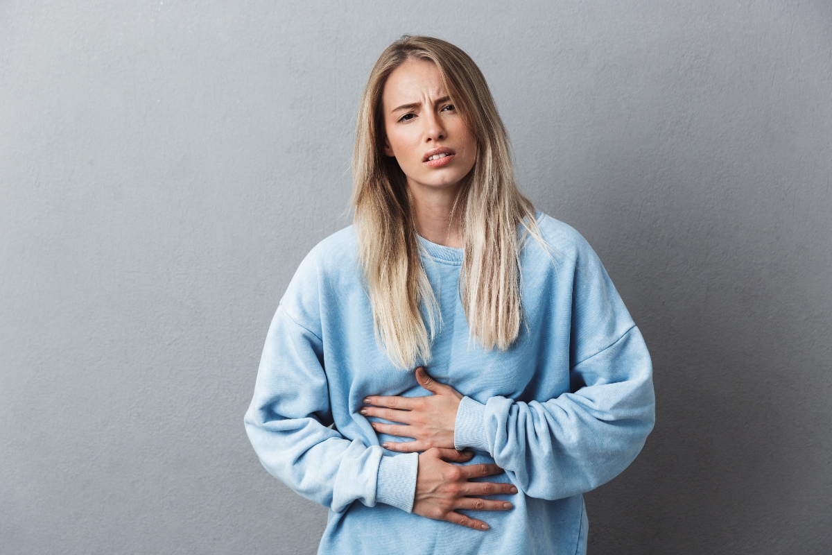gastritis: que es, causas. síntomas, tratamientos y una dieta semanal para combatirlo